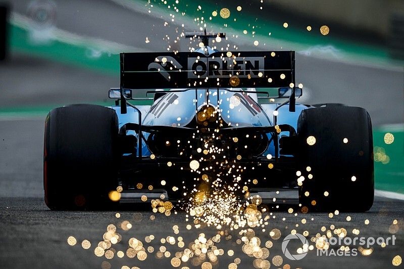 В Williams подтвердили, что ищут замену Расселлу на остаток уик-энда