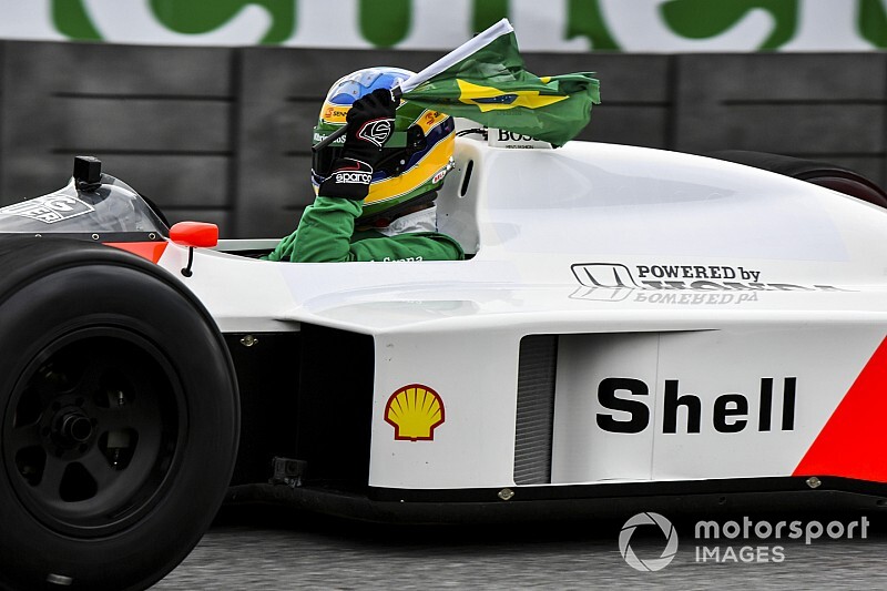 Bruno Senna Ayrton Senna McLaren-Hondájával Brazíliában