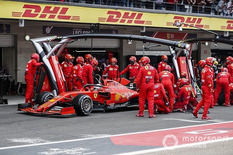 A Ferrari kiáll a stratégiája mellett, mivel Hamilton meglepte őket