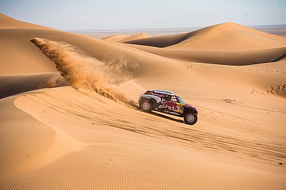Dakar: Sainz triunfa e amplia liderança; piloto que tentou ajudar Gonçalves vence nas motos