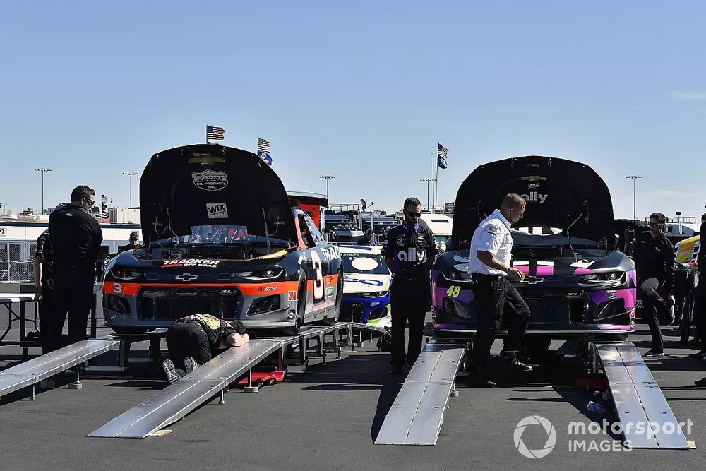 Austin Dillon, Richard Childress Racing, Chevrolet Camaro Bass Pro Shops/Tracker OffRoad and Jimmie Johnson, Hendrick Motorsports, Chevrolet Camaro Ally