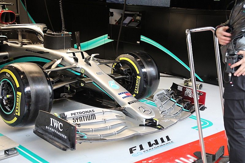 Mercedes W11: prove di flessione dell'ala anteriore