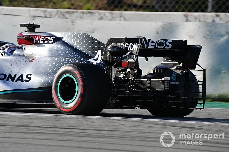 Leállt Hamilton alatt a Mercedes W11 Barcelonában! (videó)
