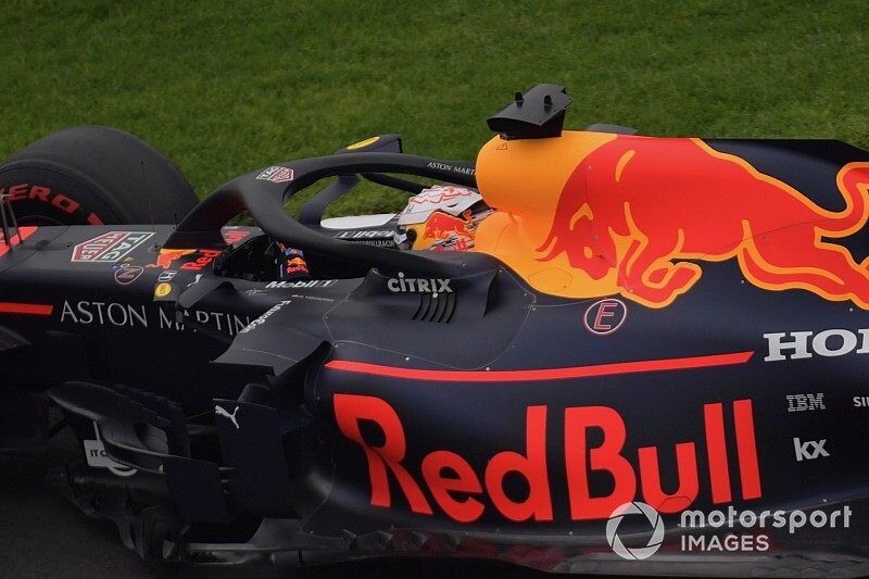 Verstappen szerint nevetségesen gyors a Ferrari, Albon autót tört