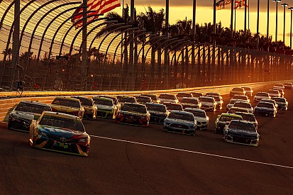 Шесть гонок NASCAR перенесли из-за коронавируса