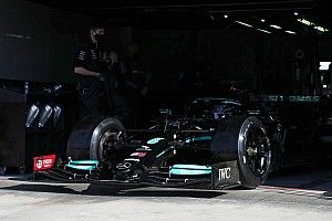 F1: Hamilton testa aro e pneu Pirelli de 18 polegadas de 2022 em Ímola