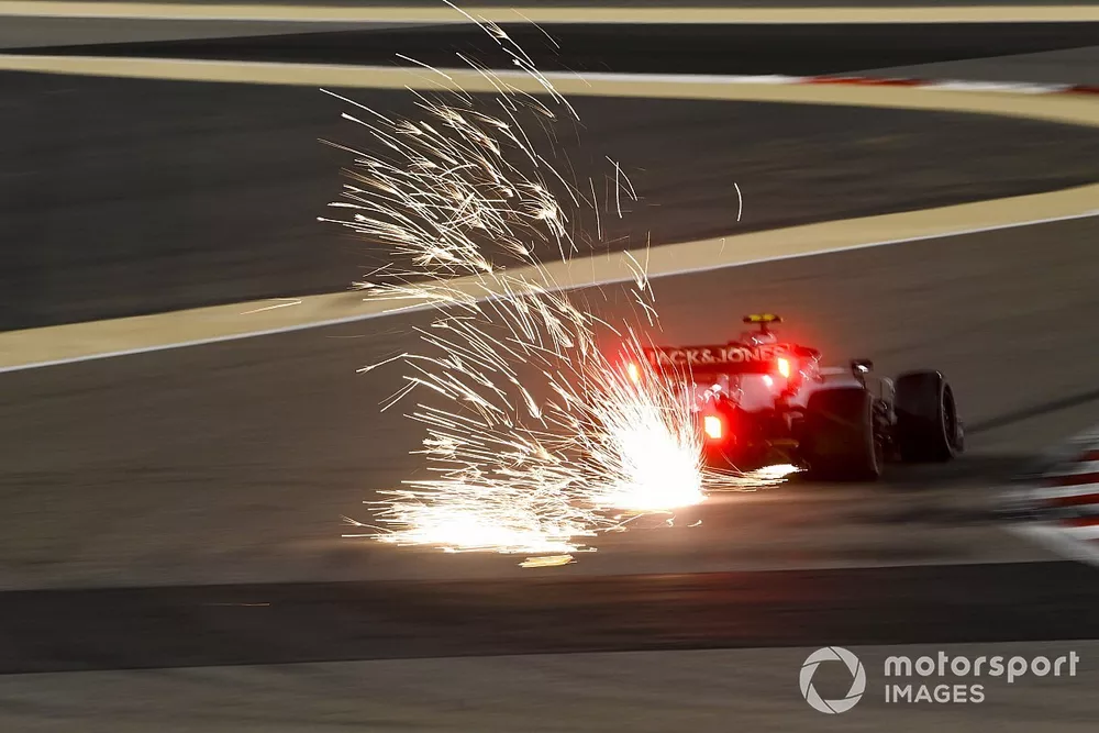 Le scintille escono  Kevin Magnussen, Haas VF-20