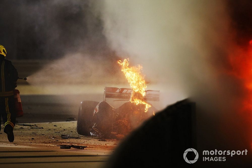 Un commissaire éteint la monoplace de Romain Grosjean, Haas VF-20