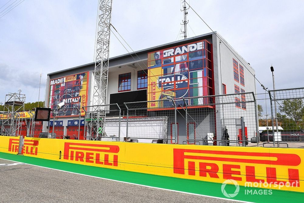 Trofi Sarat Filosofi dari Pirelli untuk Peraih Podium di Imola