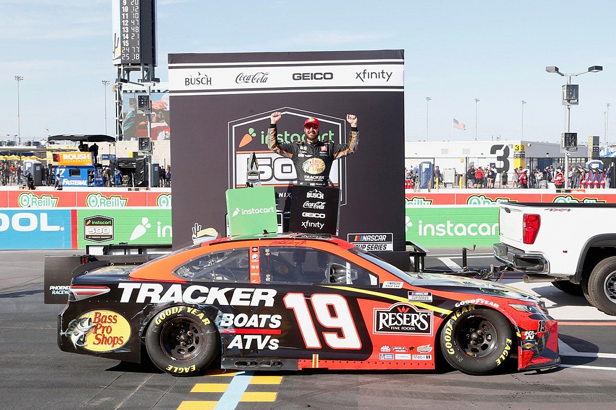 Truex odczarował Phoenix