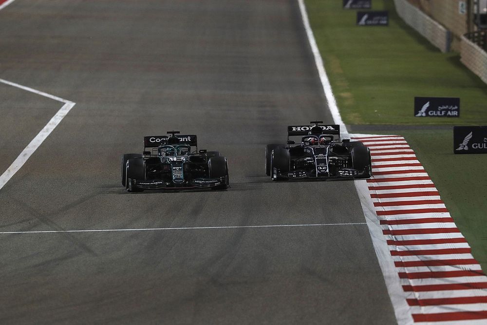 Lance Stroll, Aston Martin AMR21, passes Yuki Tsunoda, AlphaTauri AT02