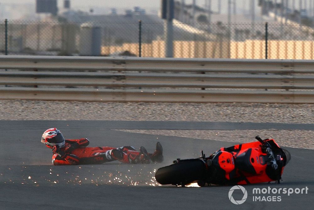 La chute d'Iker Lecuona, KTM Tech3