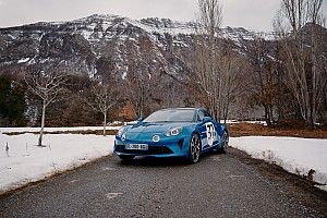 Esteban Ocon au volant d'une Alpine sur le Rallye Monte-Carlo