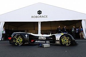 El Roborace completa su primera aparición pública en el ePrix de París