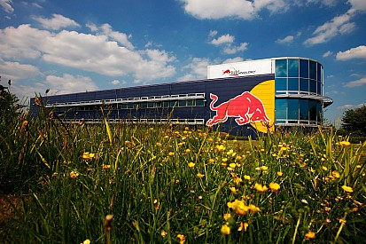 Mercedes en Red Bull houden fabrieken open ondanks coronavirus