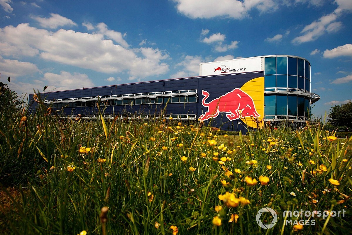 Mercedes en Red Bull houden fabrieken open ondanks coronavirus