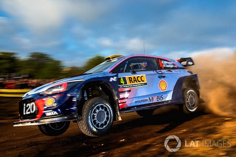 Spagna, PS3: Mikkelsen vince e vola in vetta. Neuville sbaglia gomme