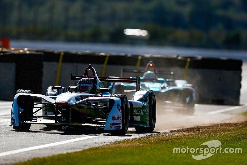 Daniel Abt, Audi Sport ABT Schaeffler leads Oliver Turvey, NIO Formula E Team