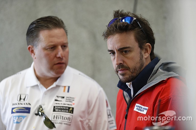 La frenética aventura de Alonso: del F1 al avión y del avión al IndyCar