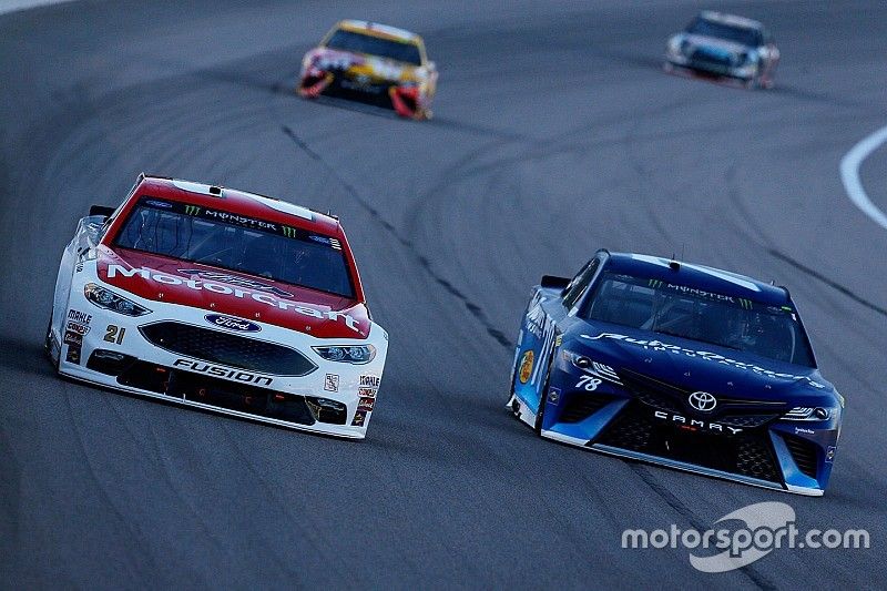 Martin Truex Jr., Furniture Row Racing Toyota, Ryan Blaney, Wood Brothers Racing Ford