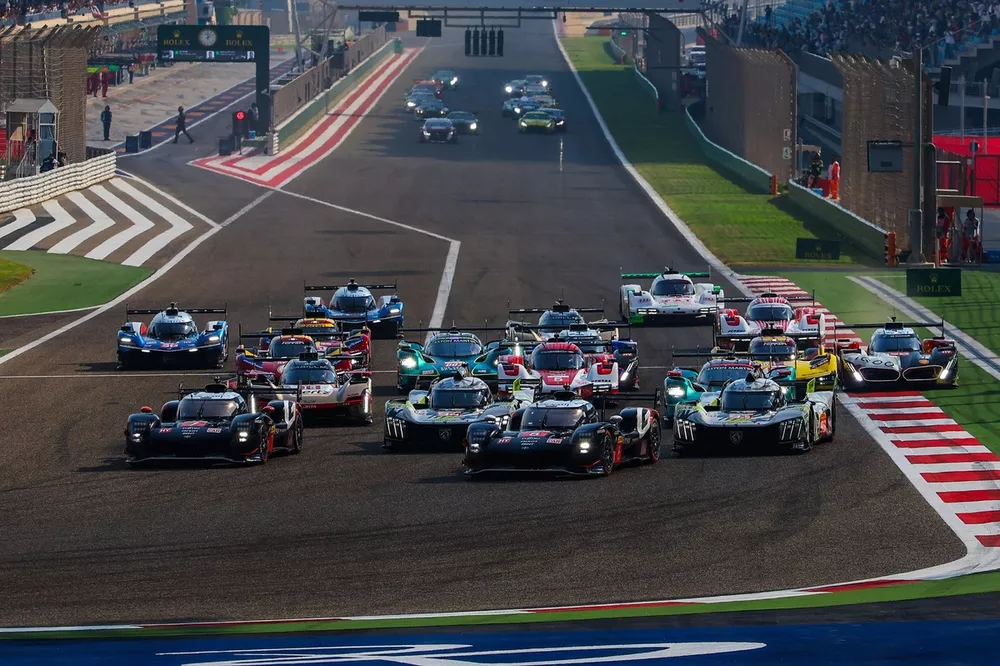 Inicio de la carrera en Bahr&eacute;in, salida