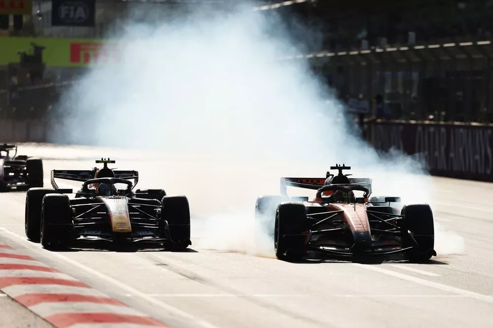 Oscar Piastri, McLaren, Isack Hadjar, Red Bull Racing