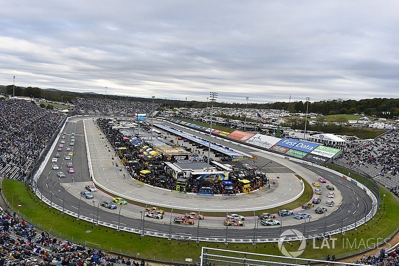Schnee in Martinsville: NASCAR-Rennen auf Montag verschoben