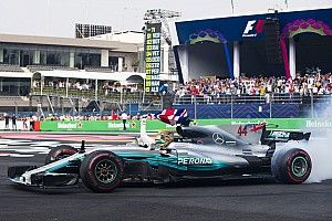 Hamilton tak punya lawan di F1 2017 - Alonso