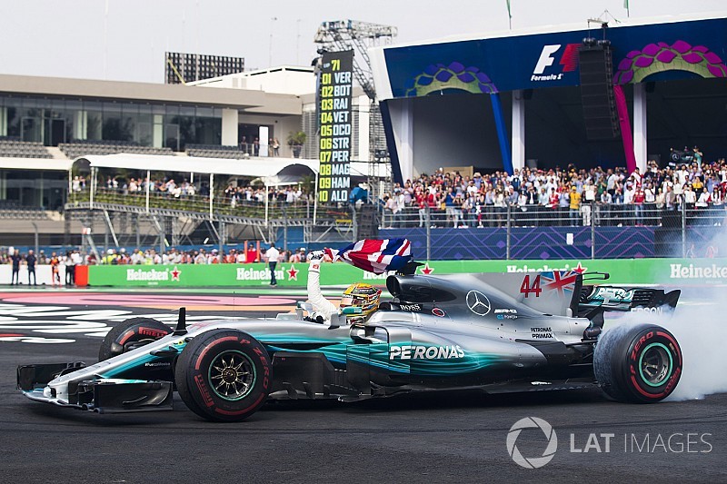 Hamilton tak punya lawan di F1 2017 - Alonso
