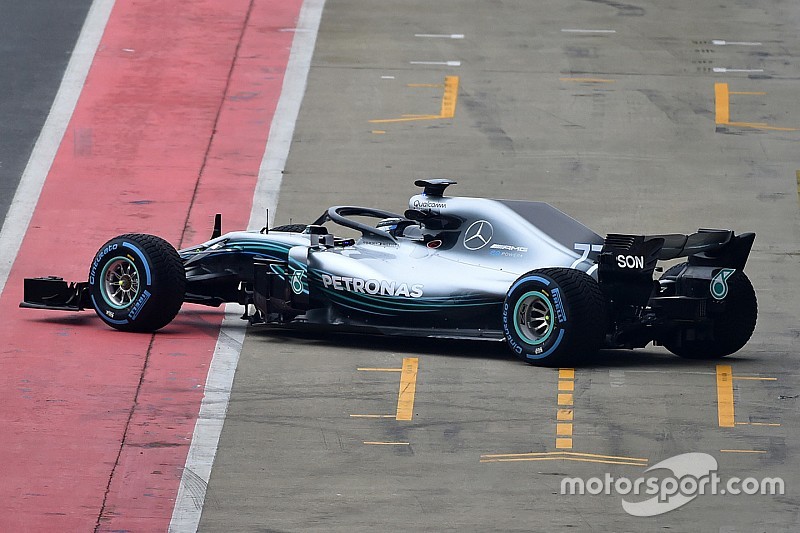 Foto pertama mobil F1 2018 Mercedes, W09