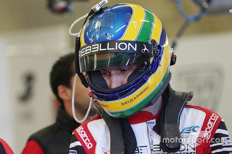 Senna bate em Silverstone e tem fratura no tornozelo