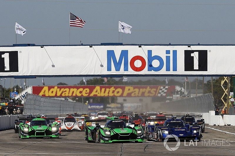 Arrancada: #2 Tequila Patron ESM Nissan DPi, P: Scott Sharp, Ryan Dalziel, Olivier Pla, #90 Spirit o