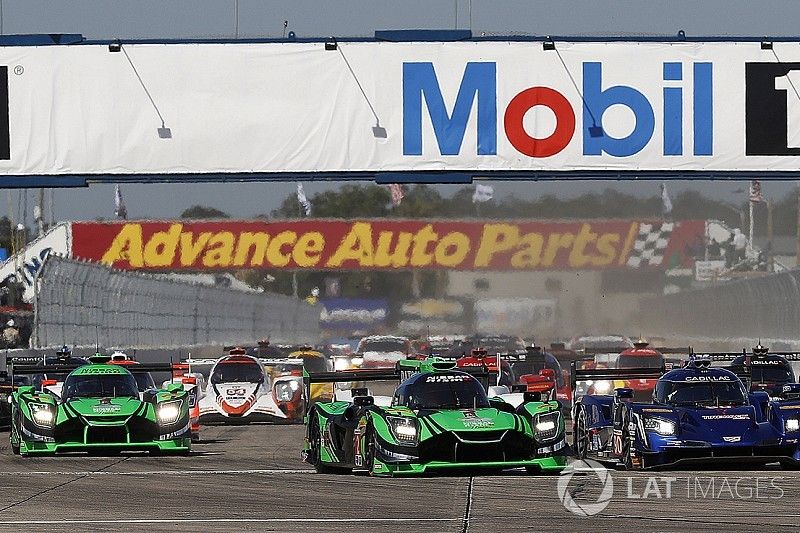 Start: #2 Tequila Patron ESM Nissan DPi, P: Scott Sharp, Ryan Dalziel, Olivier Pla, #90 Spirit of Daytona Racing Cadillac DPi, P: Tristan Vautier, Matt McMurry, Eddie Cheever III lead