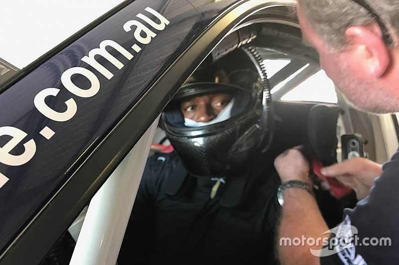 Usain Bolt pilota per un giorno: ha provato una Porsche Carrera Cup