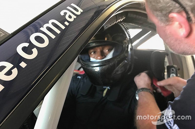 Usain Bolt pilota per un giorno: ha provato una Porsche Carrera Cup