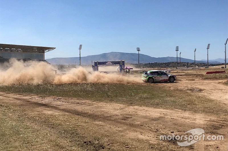 Acropoli, PS1: Herczig galoppa all'ippodromo, Lukyanuk fora