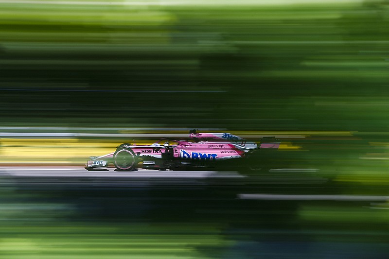 Force India pilotları yarışta Renault'u geride bırakmayı hedefliyor
