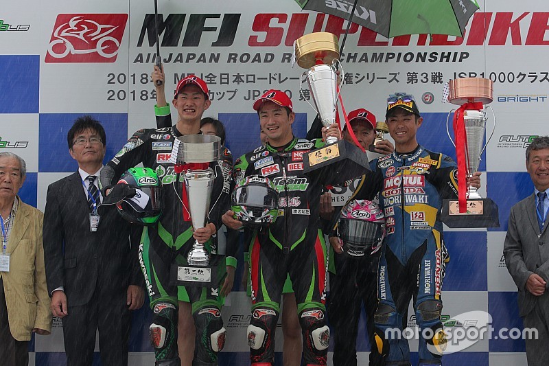 タイヤで明暗。渡辺一馬が初優勝、Kawasaki Team GREENが1-2達成