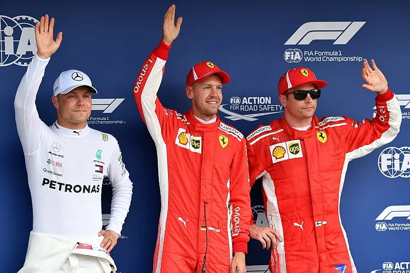 Valtteri Bottas, Mercedes-AMG F1, le poleman Sebastian Vettel, Ferrari et Kimi Raikkonen, Ferrari dans le Parc Fermé