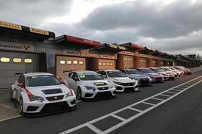 Giornata di test a Brands Hatch per dare inizio alla TCR UK Series