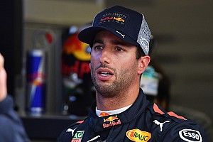 Ricciardo boccia la strategia Red Bull: "Lasciato sempre davanti solo, non è corretto!"