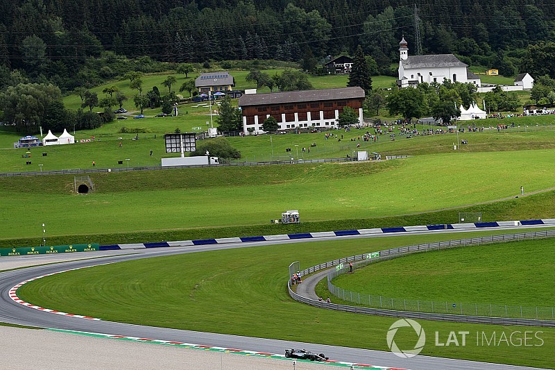 Hamilton manda en un 1-2 de Mercedes en la 1° práctica de Austria