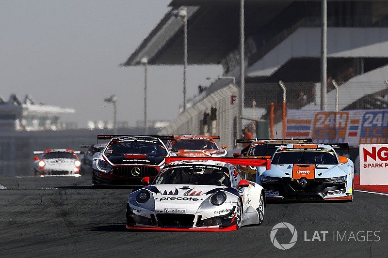 24h Dubai 2018: Zweikampf zwischen Mercedes und Porsche