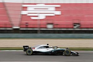 Hamilton blijft Raikkonen nipt voor in tweede training, Verstappen op P5