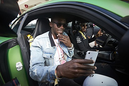 VIDEO: Lewis Hamilton y Usain Bolt a toda velocidad en Austin