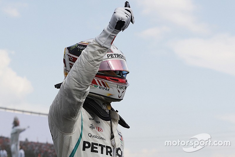 Hamilton agradece el regalo del cielo llevándose la pole en Hungría