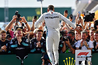 Hamilton azt szeretné, ha fejlődnének az időmérőkön