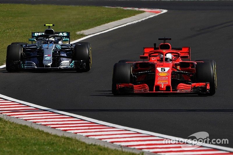 Sebastian Vettel, Ferrari SF71H and Valtteri Bottas, Mercedes-AMG F1 W09