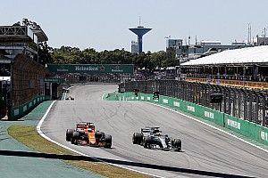 Hamilton van pits naar vierde plaats: "Als in de karting"