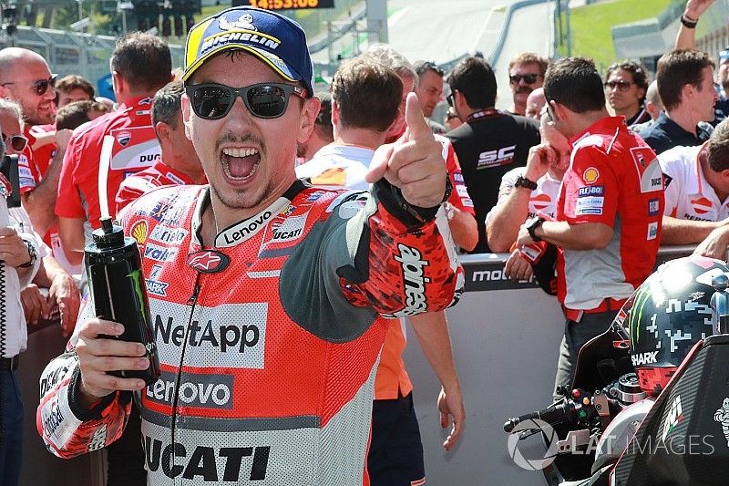 Lorenzo venció a Márquez en un gran mano a mano en Austria